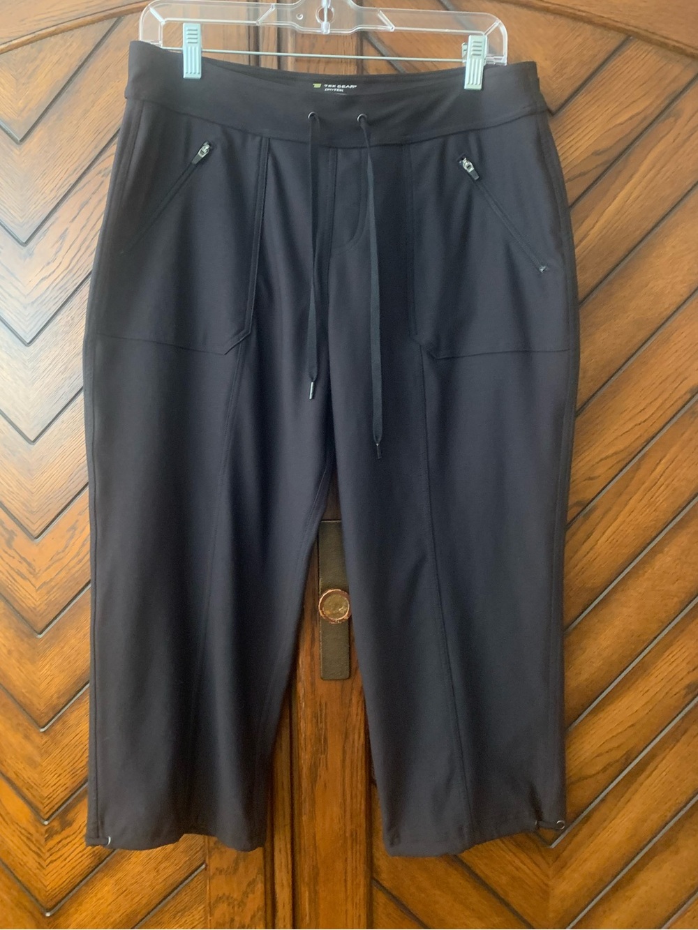 TEK GEAR black capris athletic pants size medium